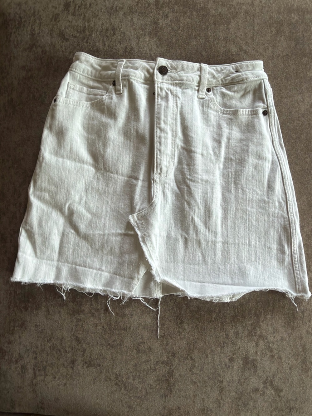 Abercrombie & Fitch White Denim Mini Skirt Raw Frayed Hem Size 8